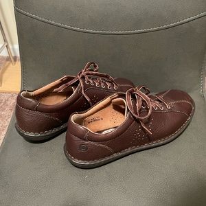 Used leather shoes  Born (model Prowl) size 9.5